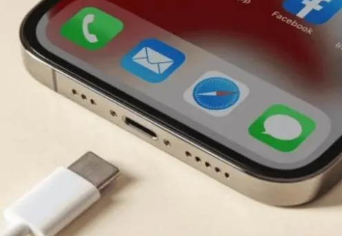 上街苹果15维修分享iPhone15改USB-C接口后能和安卓用户互借充电器吗 